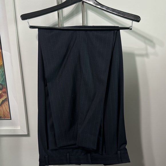 Jos A Bank 2 Piece Wool Suite Navy Stripes Sz 44R Pant Size 39R/32 with Cover - Picture 4 of 8